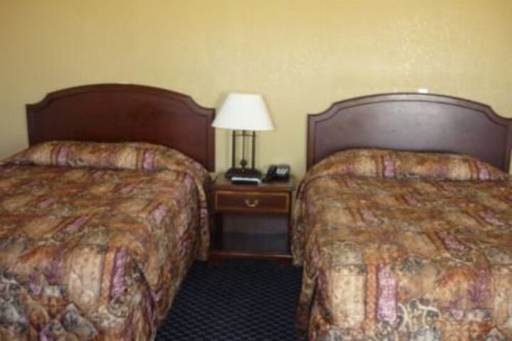 Room 10 of 14