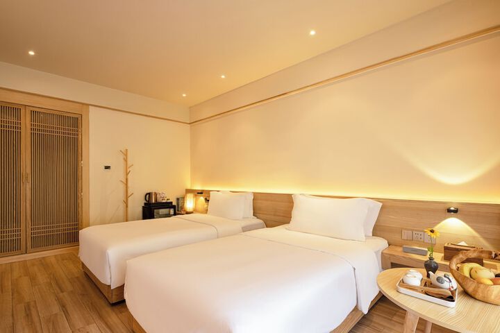Room 3 of 86
