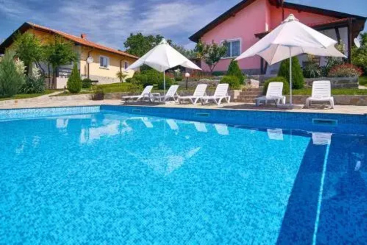 Pool 8 of 10