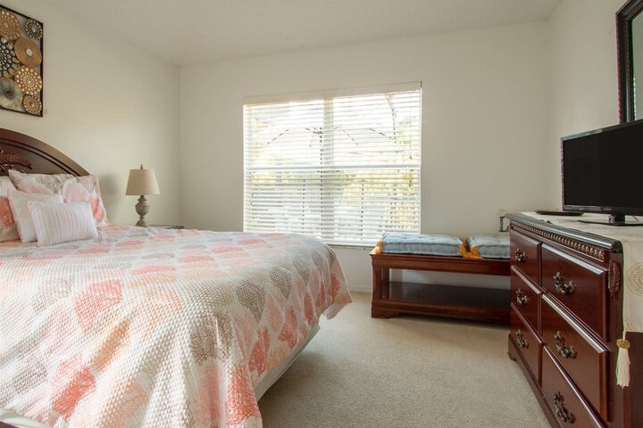 Room 4 of 33