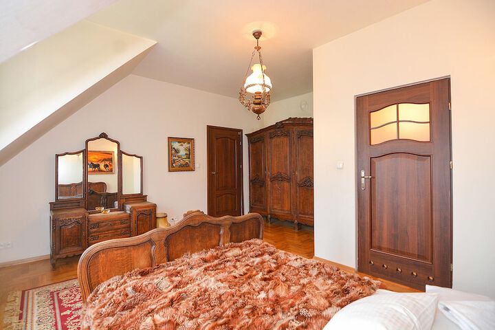 Room 30 of 165