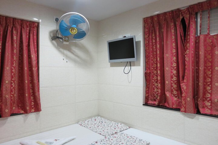 Room 32 of 58