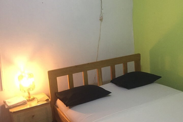 Room 4 of 8