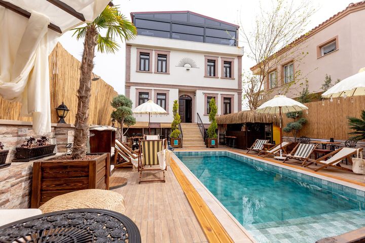 Pool 56 of 91