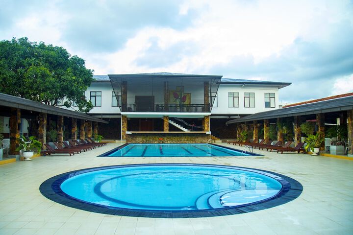 Pool Hotel