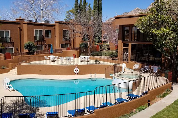 Pool Hotel