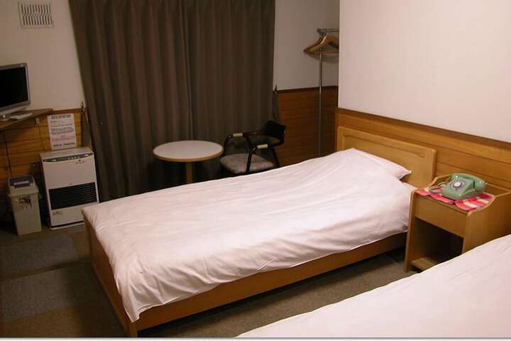 Room 11 of 20