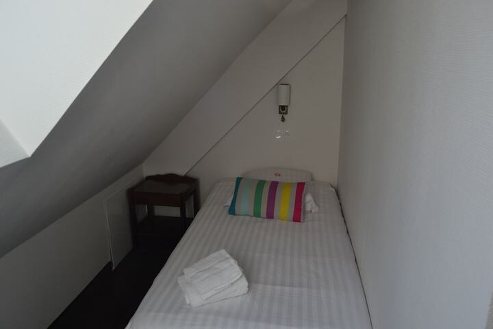Room 53 of 96