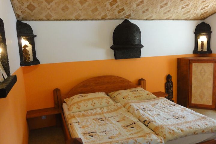 Room 15 of 121