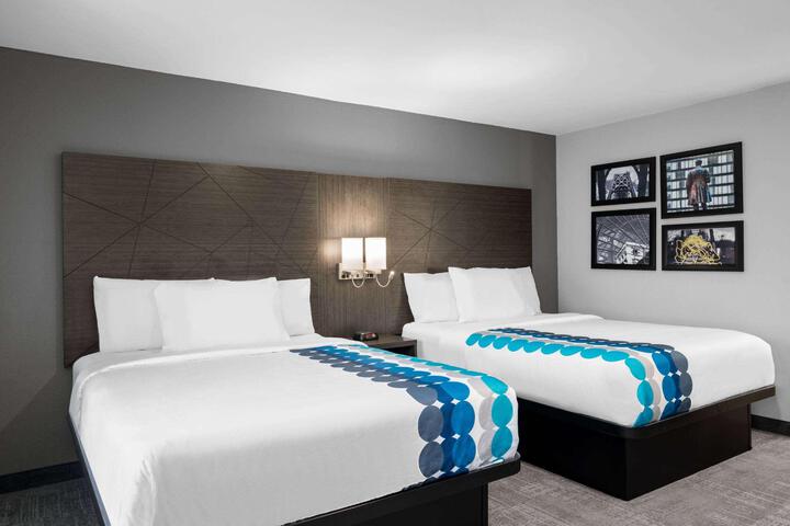 Double Deluxe 2 Queen Beds (1 of 3)