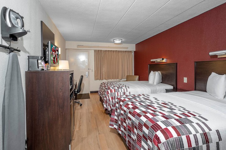2 Double Beds (3 of 7)