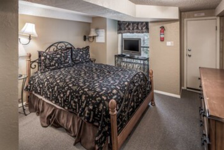Room 21 of 28