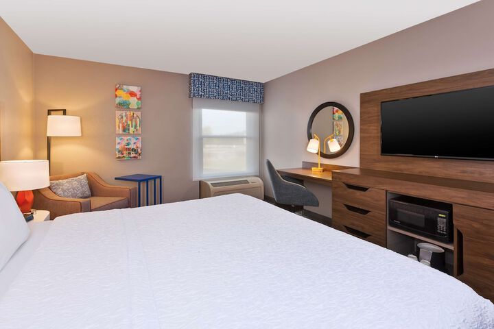 1 King Bed Accessible (17 of 26)