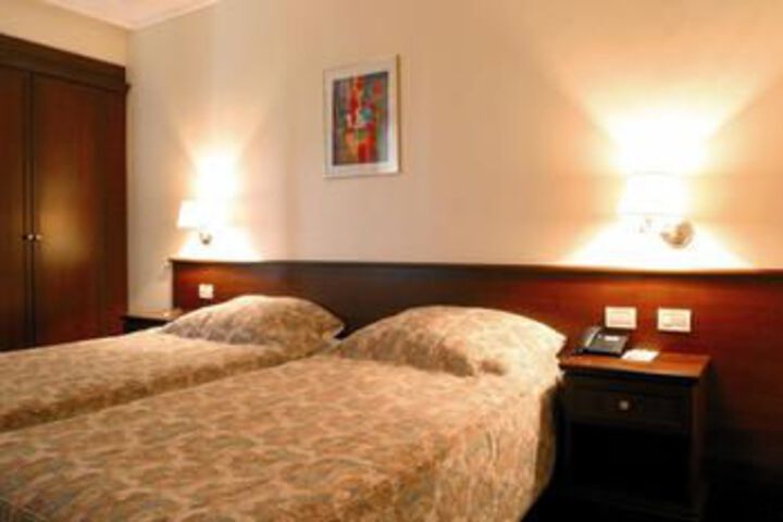 Room 14 of 38