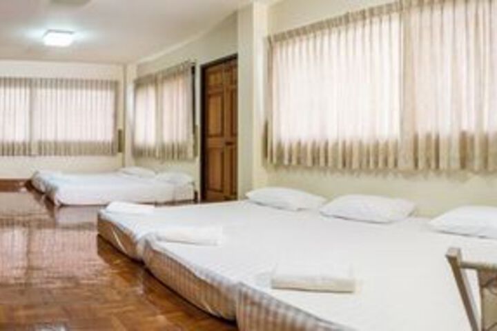 Room 17 of 33