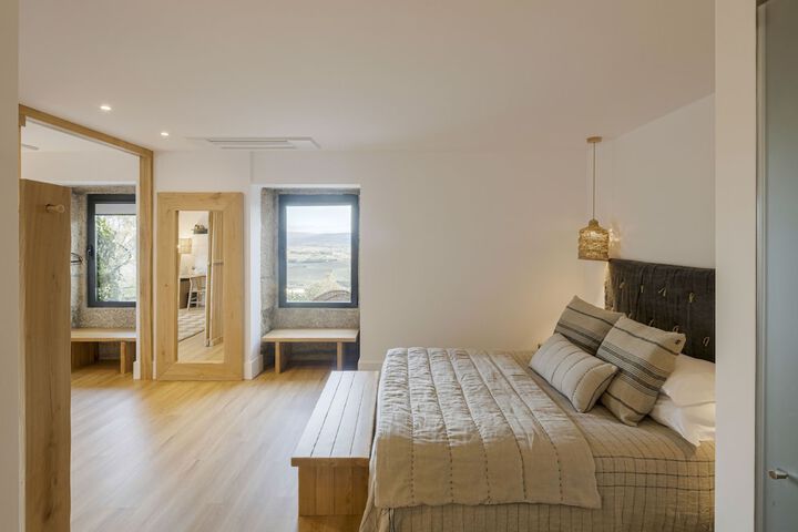 Room 16 of 106