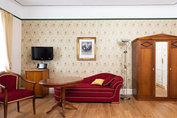 Room 15 of 53