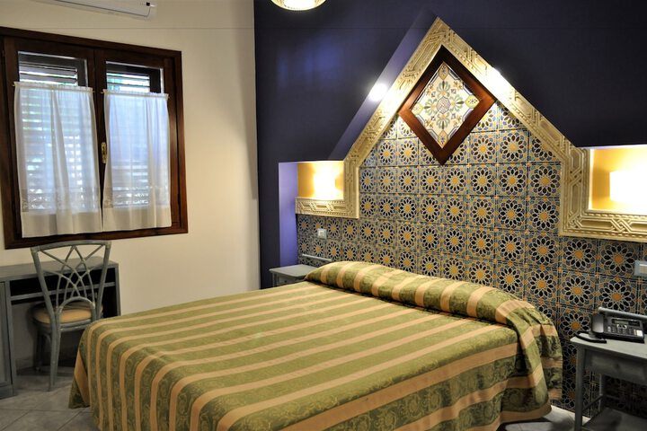 Room 4 of 40