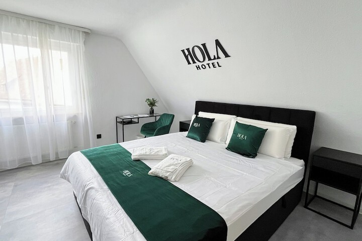 Room 7 of 14