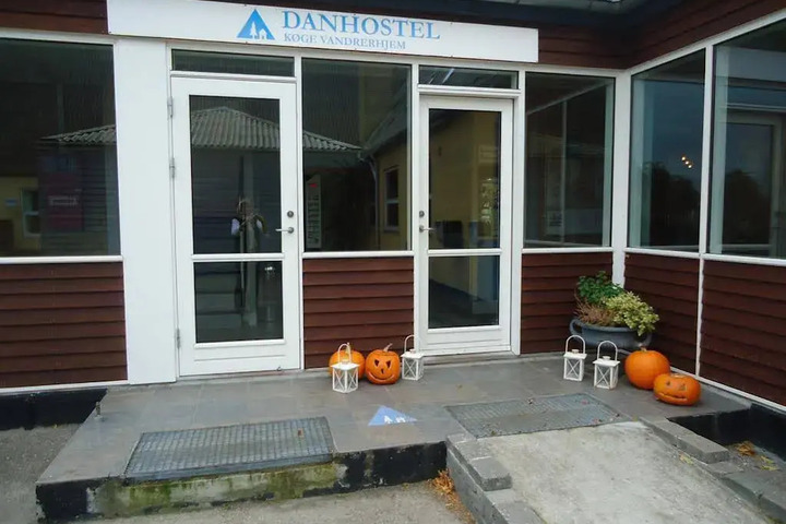DANHOSTEL KOGE