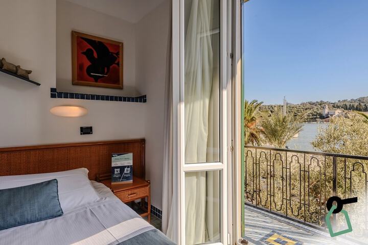 Room 21 of 66