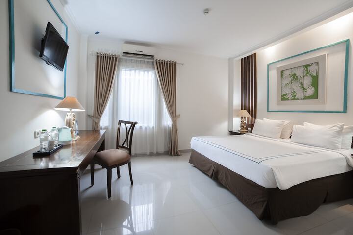 Room 9 of 33