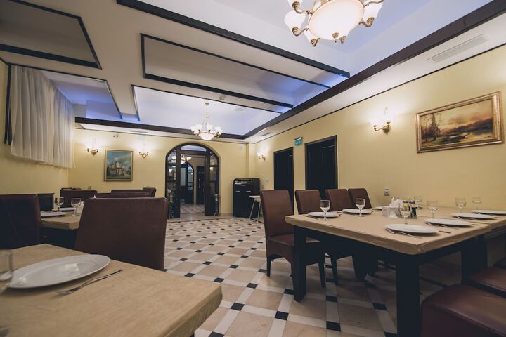 Dining 52 of 66