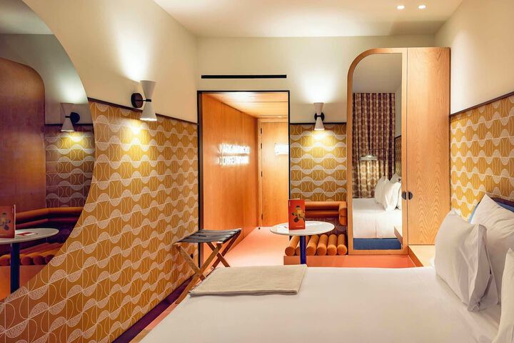 Room 6 of 34