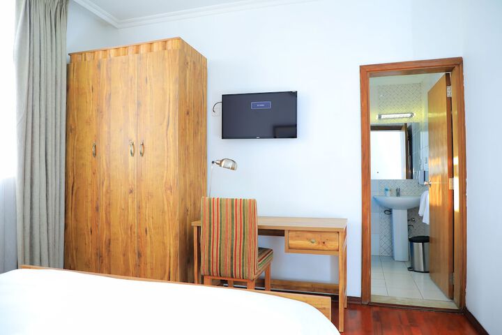 Room 8 of 130
