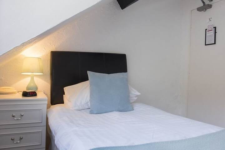 Room 4 of 58