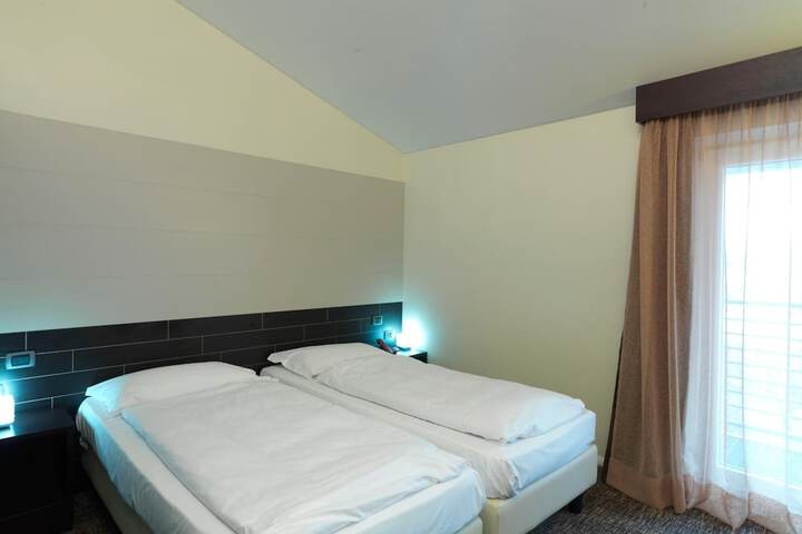 Room 16 of 43