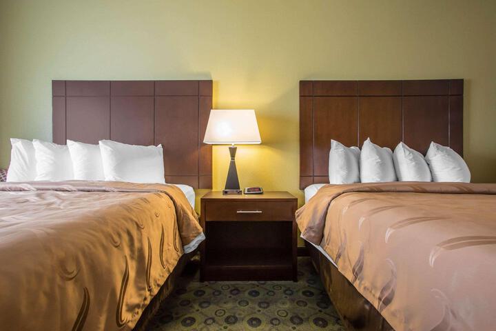 2 Queen Beds Efficiency (3 of 6)