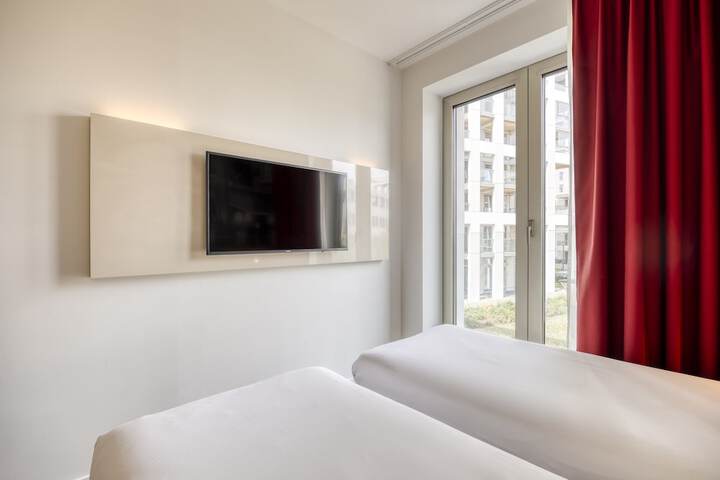 Room 12 of 43