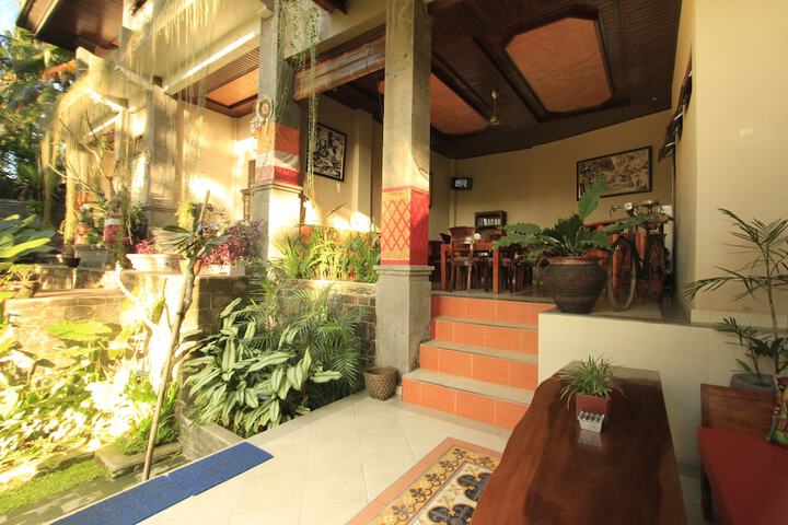 Lounge 198 of 213