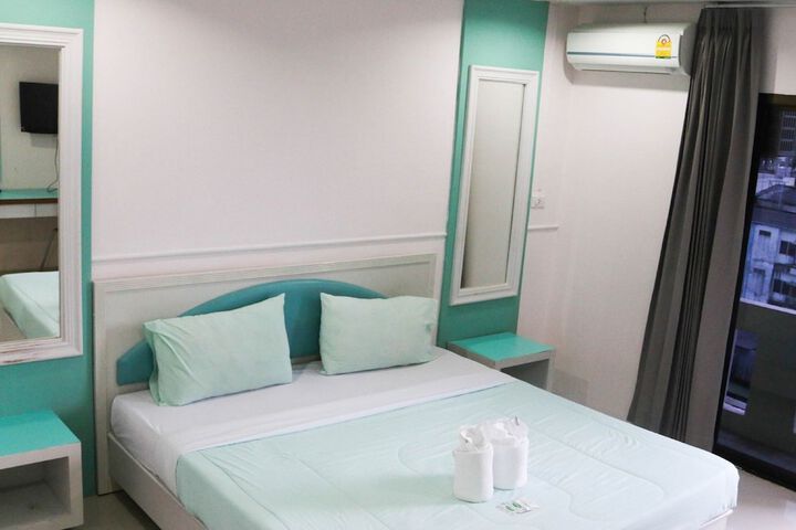 Room 12 of 16