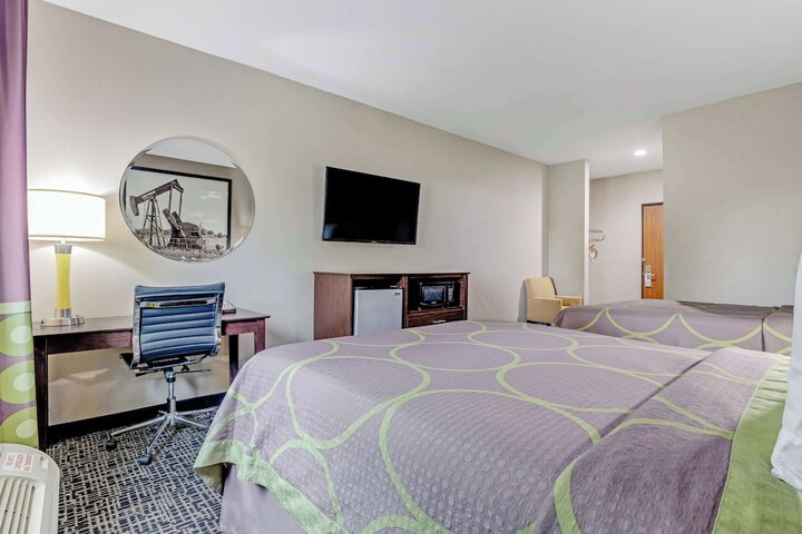 2 Queen Beds (4 of 12)