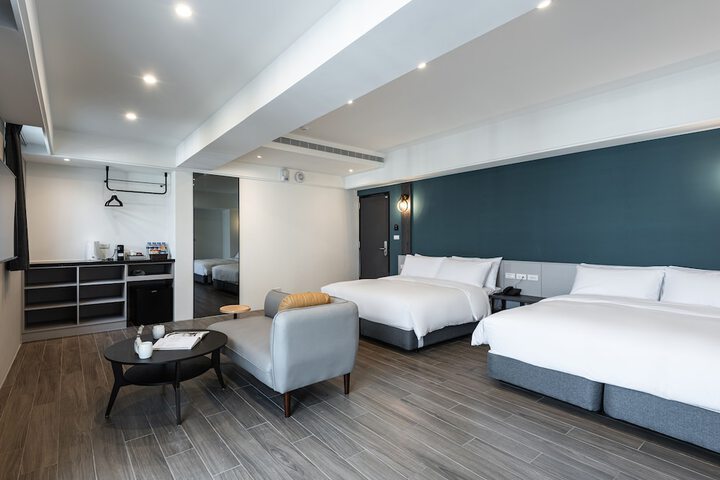 Room 27 of 68