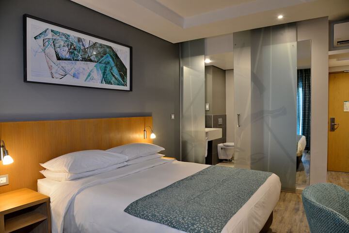 Room 8 of 28