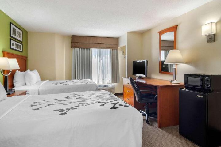 2 Double Beds (8 of 8)