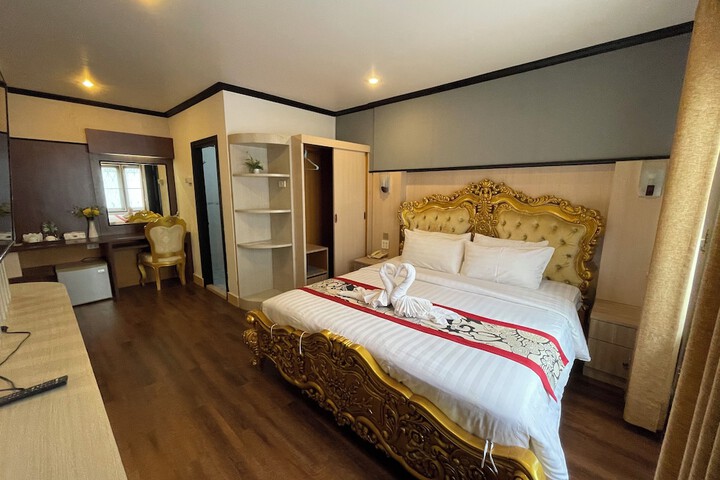 Room 34 of 73