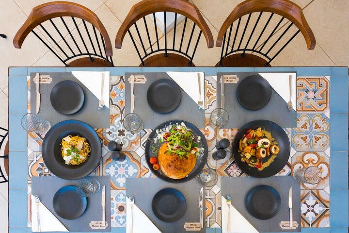 Dining 46 of 77