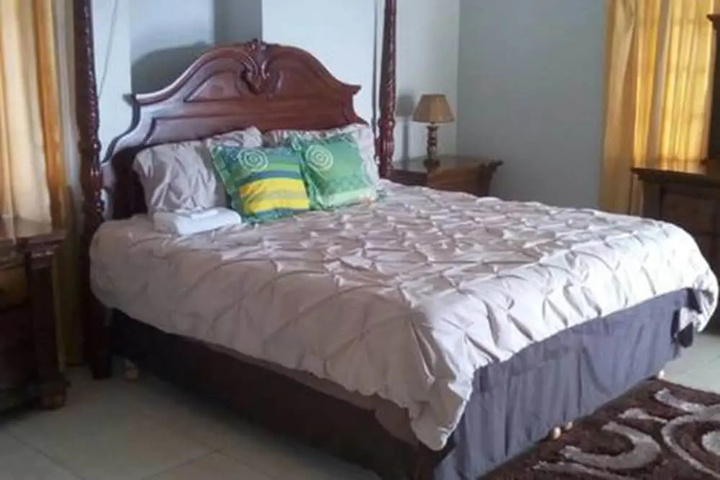 Room 2 of 3
