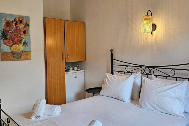Room 4 of 33