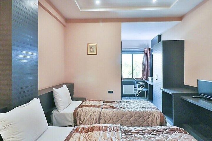 Room 5 of 15