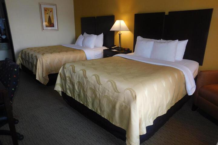 1 Queen Bed (4 of 9)
