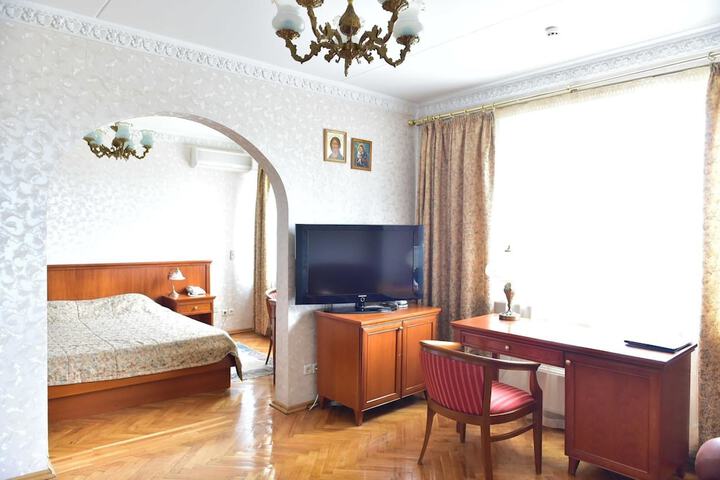 Room 27 of 68