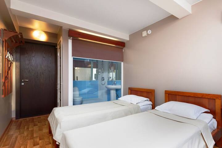 Room 5 of 41