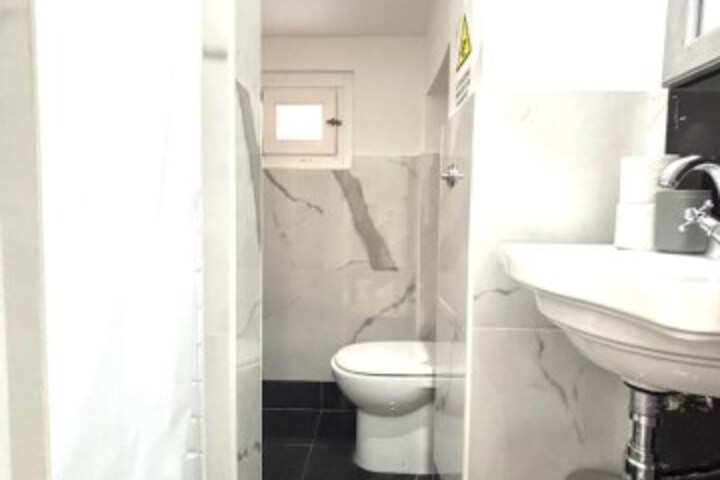 Room 52 of 82