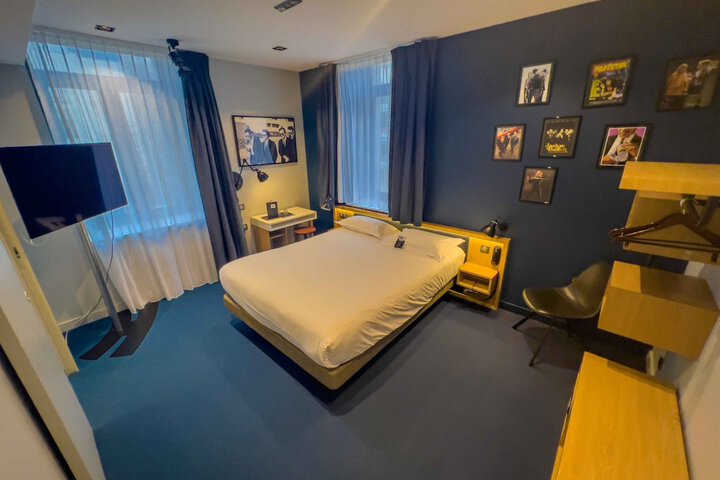 Room 35 of 76