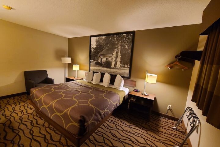 1 King Bed (1 of 7)